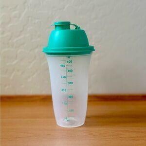 NEW Tupperware Quick Shake Mixer Bottle - 2 Cup (16 oz) - Teal Lid